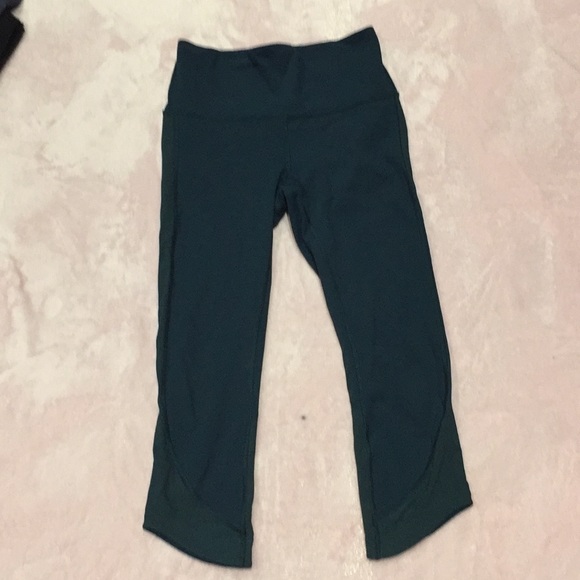 Lululemon crop leggings size 4